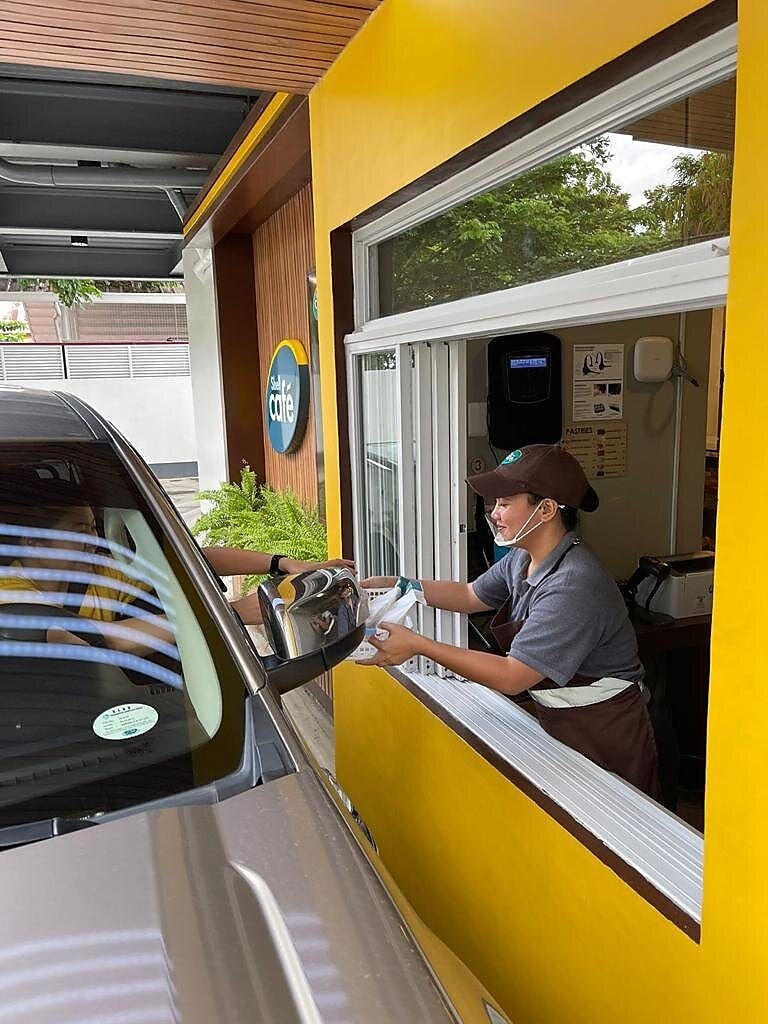 With 14 branches nationwide, Shell Cafè stations offer dine-in options with some offering drive-thru alternative for on-the-go travelers and passengers.