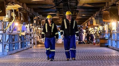 People crossing a busy street in Hong Kong
