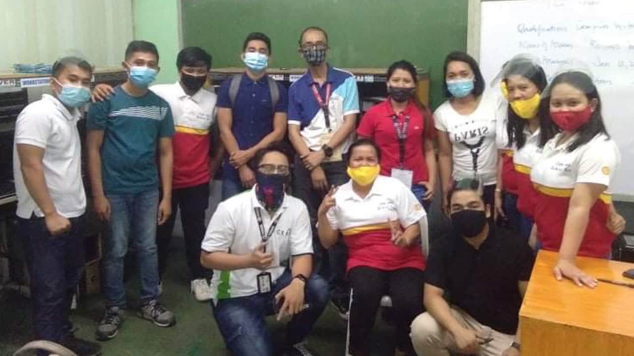 Pilipinas Shell offers scholarships for technical vocational courses through the Gas Mo Bukas Ko program.