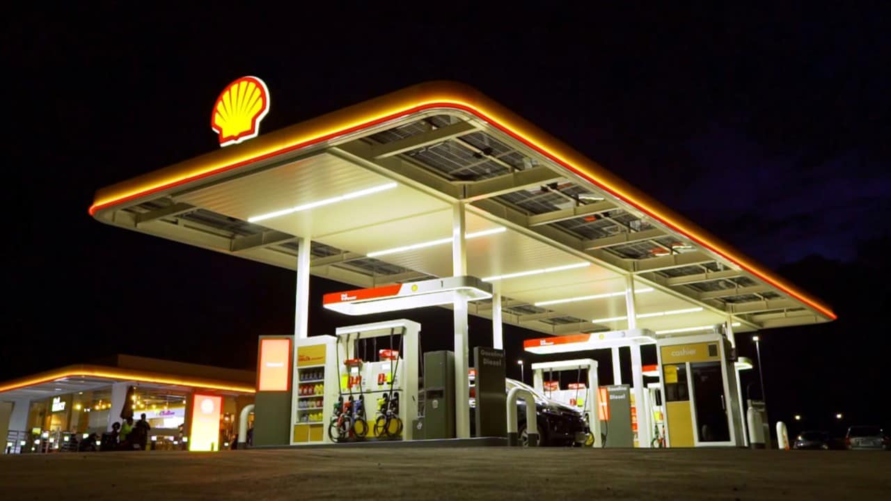 The first “Site of the Future” in the Philippines was launched last 2021 at Acienda Silang, Cavite. It features sustainable solutions such as solar panels that supply up to 30% of the station’s energy needs, reducing its reliance on conventional power sources.