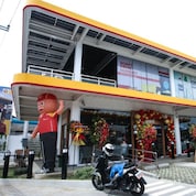 The first “Site of the Future” in the Visayas region is located at Shell North Gateway in Mandaue City, Cebu Province. It features solar panels, eco-bricks, green walls, and rain-catchers that help reduce the mobility station’s total carbon footprint.