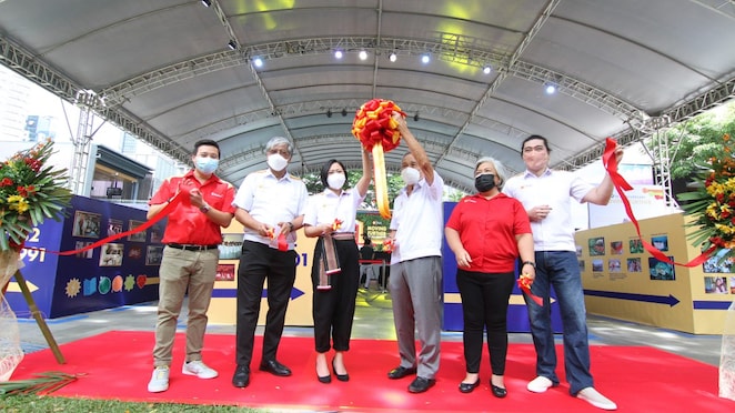 At the ribbon-cutting ceremony during the PSFI's 40th anniversary celebration (from left): Stanley Siahetiong, Country HSSE Manager; Sebastian Quinones Jr., Executive Director, PSFI; Lorelie Quiambao-Osial, Country Chair and President, Pilipinas Shell; Cesar A Buenaventura, PSFI Founding Chair; Marvi Trudeau, Deputy Executive Director, PSFI; and TJ Laurel, Director of Programs, PSFI