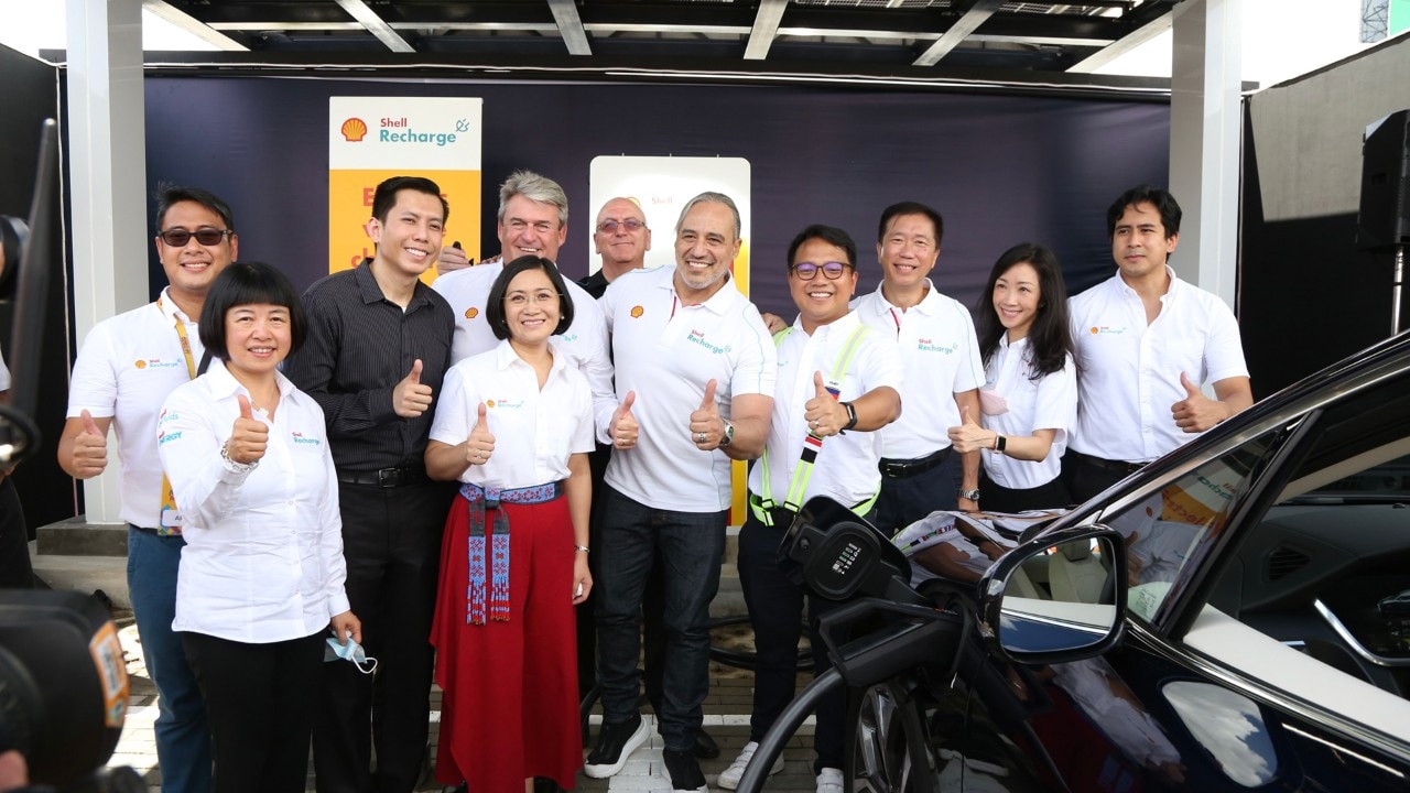 L-R: (Arvin Obmerga, Pilipinas Head of Shell Mobility Marketing; Carol Chen, Shell SVP for Global Marketing; Patrick Aquino, Department of Energy Secretary; Lorelie Quiambao-Osial, Pilipinas Shell President and CEO; Istvan Kapitany, EVP for Shell Mobility; Chris Ward, Coventry Motors President; Amr Adel, SVP Shell Mobility Asia; Randy Del Valle, Pilipinas Shell General Manager and VP for Mobility; Min Yih Tan, Shell SVP Mobility Network and Chairman of PSPC Board of Directors; Tracy Xie, Shell Mobility Asia Strategic Growth and E-Mobility Lead; Jolo Valdez, Pilipinas Shell Head of Innovations, New Fuels, and E-Mobility)