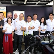 L-R: (Arvin Obmerga, Pilipinas Head of Shell Mobility Marketing; Carol Chen, Shell SVP for Global Marketing; Patrick Aquino, Department of Energy Secretary; Lorelie Quiambao-Osial, Pilipinas Shell President and CEO; Istvan Kapitany, EVP for Shell Mobility; Chris Ward, Coventry Motors President; Amr Adel, SVP Shell Mobility Asia; Randy Del Valle, Pilipinas Shell General Manager and VP for Mobility; Min Yih Tan, Shell SVP Mobility Network and Chairman of PSPC Board of Directors; Tracy Xie, Shell Mobility Asia Strategic Growth and E-Mobility Lead; Jolo Valdez, Pilipinas Shell Head of Innovations, New Fuels, and E-Mobility)
