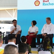 Pilipinas Shell General Manager and VP for Mobility Randy del Valle; Pilipinas Shell President and CEO Lorelie Quiambao-Osial; and Global EVP for Mobility Istvan Kapitany answer media questions.