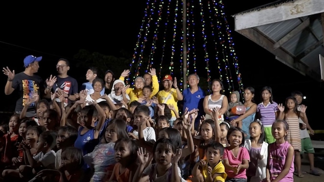 Pilipinas Shell’s Access to Energy (A2E) program brings light to off-grid communities in Palawan to celebrate a brighter Christmas. *Disclaimer: this photo was shot pre-pandemic*