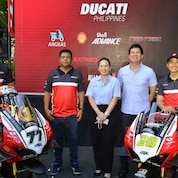 Access Plus Racing riders TJ Alberto and Lawrence Macalinao with their respective Ducati Panigale V4 motorcycles pose for a photo with Shell Lubricants Philippines team (Left to right: Shannen Lee, Shell Mobility Lubricants Category Manager, Shell Pilipinas Corporation; Jackie Famorca, Vice President of Shell Lubricants Philippines; Leo Mendoza, Marketing and Business Development Manager of Shell Lubricants Philippines; Chi Malabanan, Shell Advance Brand Manager) and Ducati Philippines President and CEO Toti Alberto (center-left).