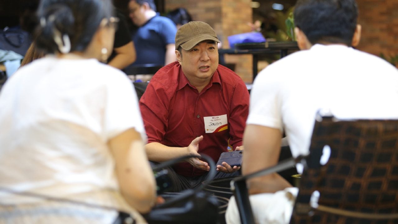 Startups and growing business owners asking Jason Dela Rosa, Founder of BounceBack Philippines, about his experience doing business experiments early in his career during the Shell LiveWIRE Homeroom Sessions.