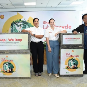 Shell Lubricants unveil the ‘Shell Lube Recycle’ bins. Left to right: Jensen Garcia, Business Development Manager for Shell Lubricants Philippines; Mansi Tripathy, Vice President of Shell Lubricants Asia-Pacific; Jackie Famorca, Vice President of Shell Lubricants Philippines; and Engr. Rommel Benig, Founder and CEO of Green Antz Builders.