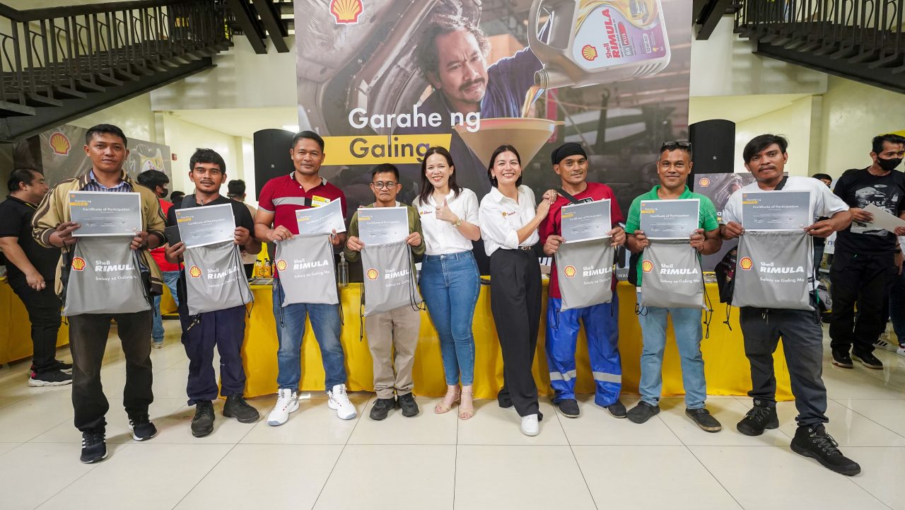 First batch of participants who completed the three-part challenge pose for a group photo with Jackie Famorca, Vice President of Shell Lubricants Philippines (center left) and Stephie Reyes,  Shell Rimula Brand Manager (center right).
