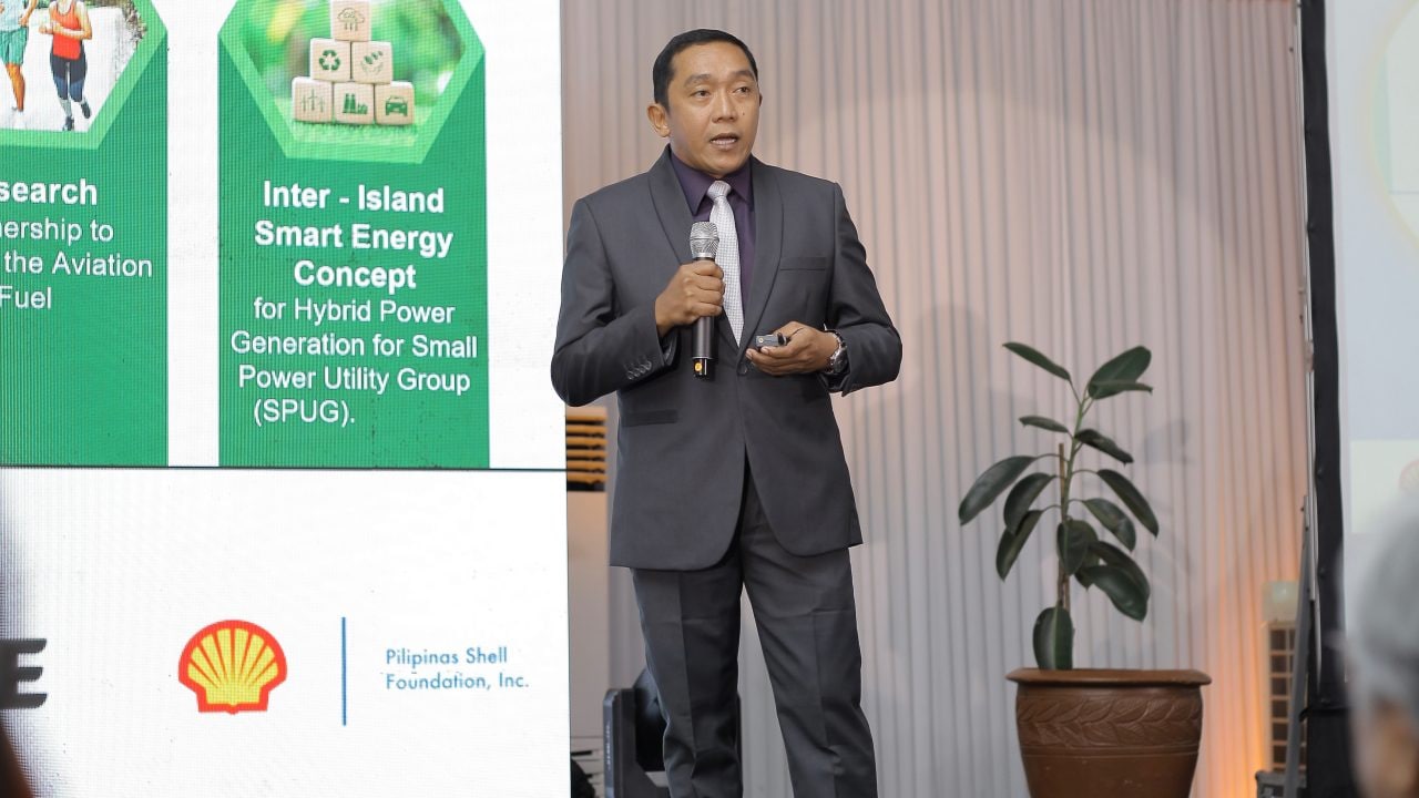 Leading the Way in Waste-to-Energy Innovation: Engr. Ian Fred Solas of Green Solution PH presents his award-winning zero-carbon-emission waste-to-energy solution at Shell LiveWIRE 2024, offering sustainable energy production through waste conversion and supporting the transition to a cleaner, greener future.