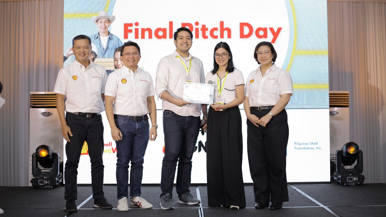 CP Health Innovations, represented by Mikee Chua and Troyss Pilapil (3rd and 4th from left), a participant in the Shell LiveWIRE Acceleration Program, was recognized for its commitment to sble growth and innovation through the Benita and Catalino Yap Foundation (BCYF) Award Enterprises initiative. This collaboration has provided CP Health Innovations with the mentorship and resources needed to advance its mission of promoting health and well-being in communities.