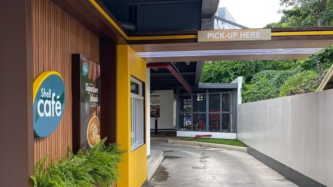 With 14 branches nationwide, Shell Cafè stations offer dine-in options with some offering drive-thru alternative for on-the-go travelers and passengers.