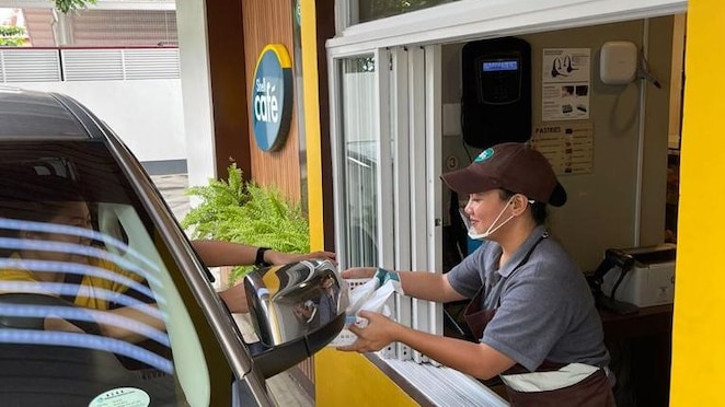With 14 branches nationwide, Shell Cafè stations offer dine-in options with some offering drive-thru alternative for on-the-go travelers and passengers.