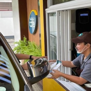 With 14 branches nationwide, Shell Cafè stations offer dine-in options with some offering drive-thru alternative for on-the-go travelers and passengers.
