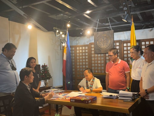 Cagayan de Oro MOU Signing with DepEd School Division Office – November 21, 2024 Signatory is Dr. Audie Borres, Assistant Schools Division Superintendent, witnessed by Shell Philippines’ North Mindanao Import Facility Operations Manager, Rommel Guevarra.