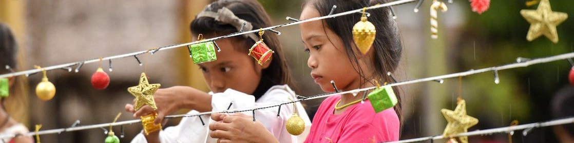 Kids setting up for their first-ever Christmas lighting in Sitio Binaluan