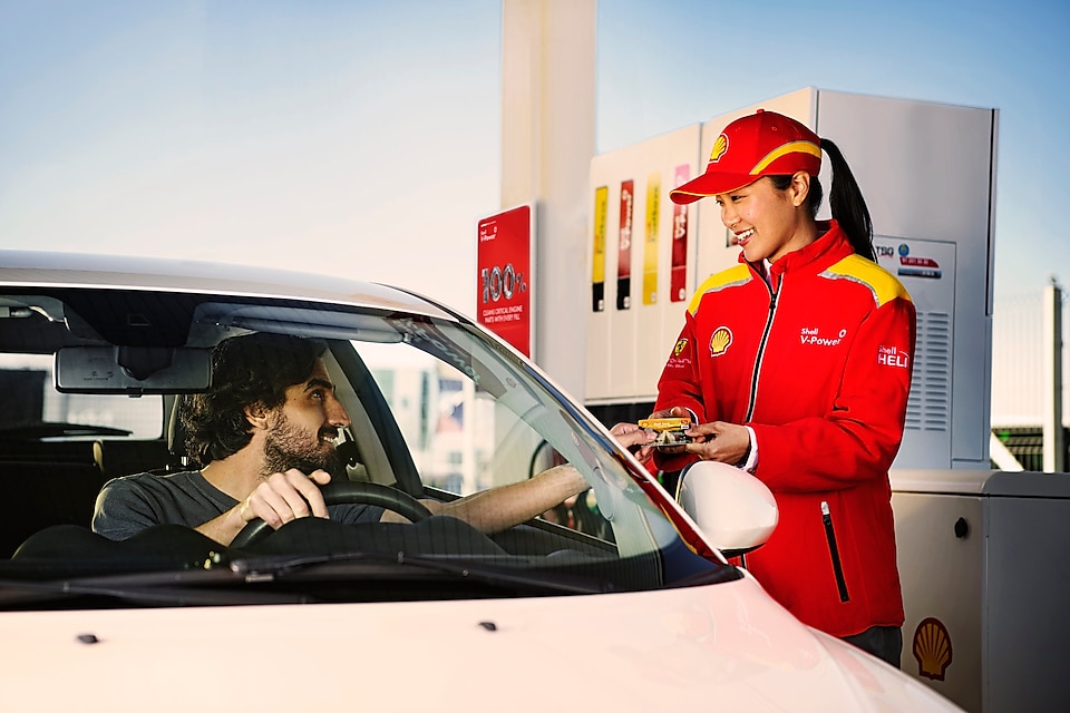 Shell Employee Accepting Card