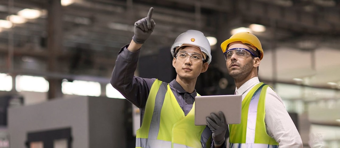 Shell Lubricant Expert helping a facility manager optimise operations