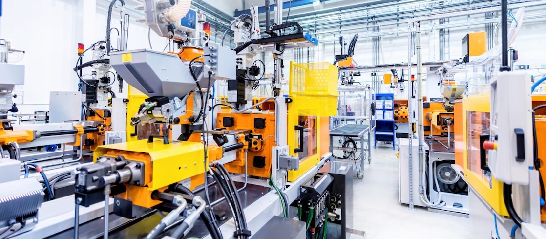 Injection moulding robots in factory