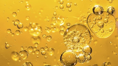 Bubbles in oil