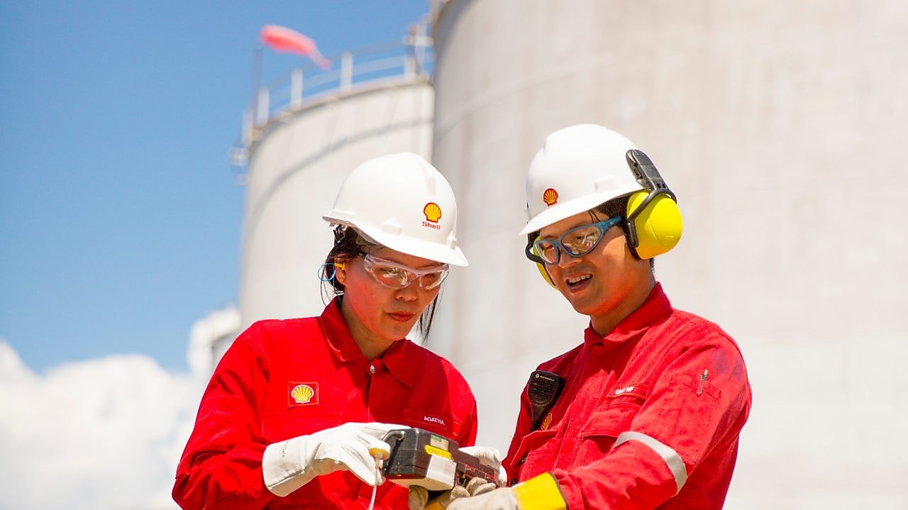 worker in hard hat on site