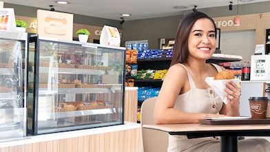 Women having snack in DelibyShell