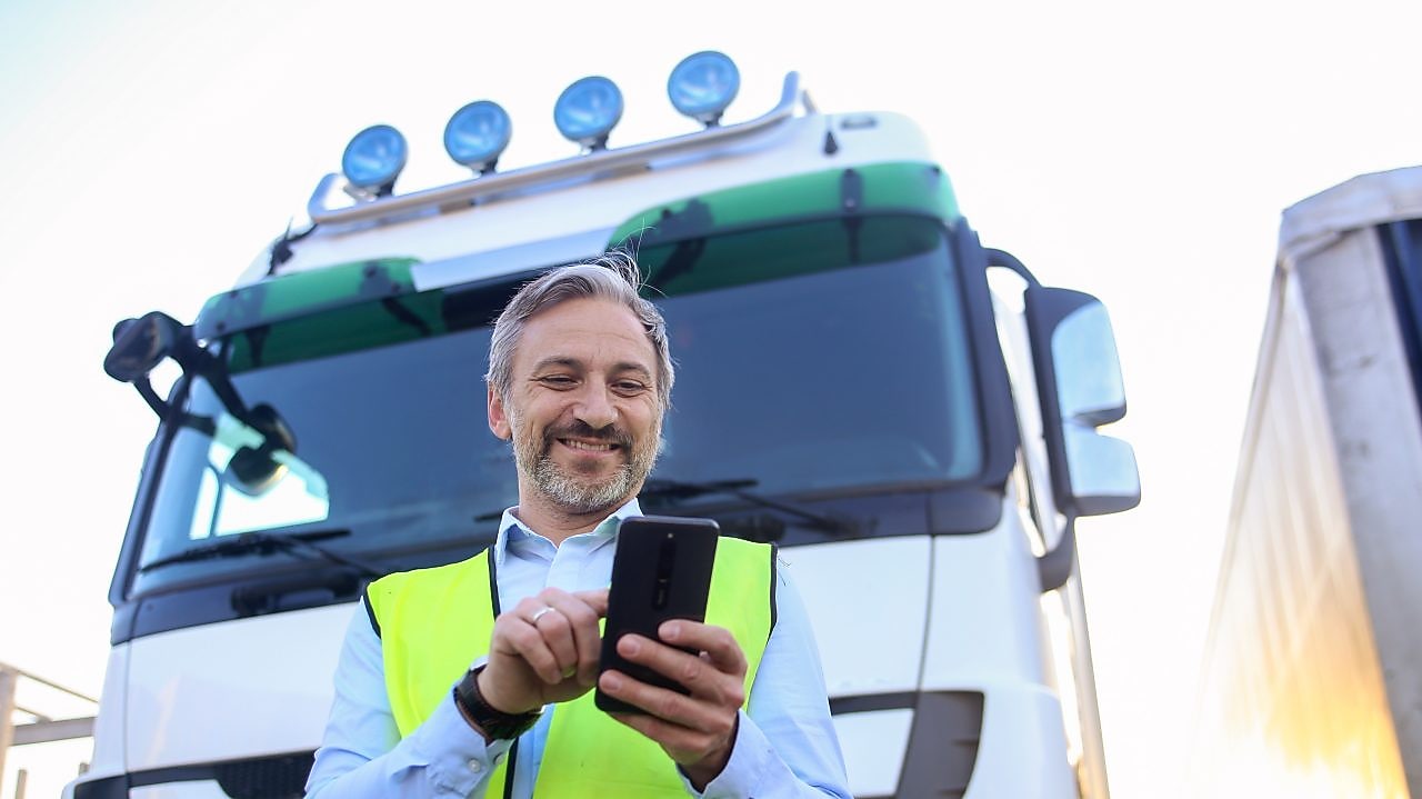 Real time tracking and route optimisation