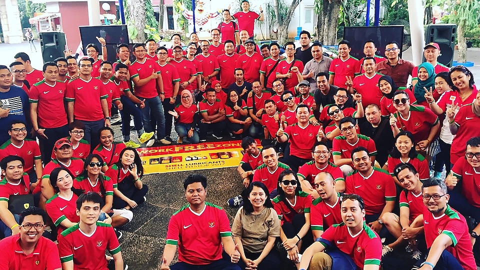 This is my beloved Indonesian team! We had our Team Building activity at a theme park.