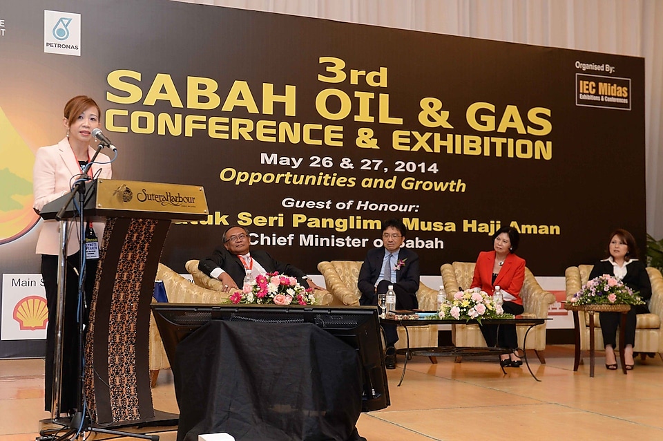 Siti Sulaiman presenting at Sabah oil and gas conference
