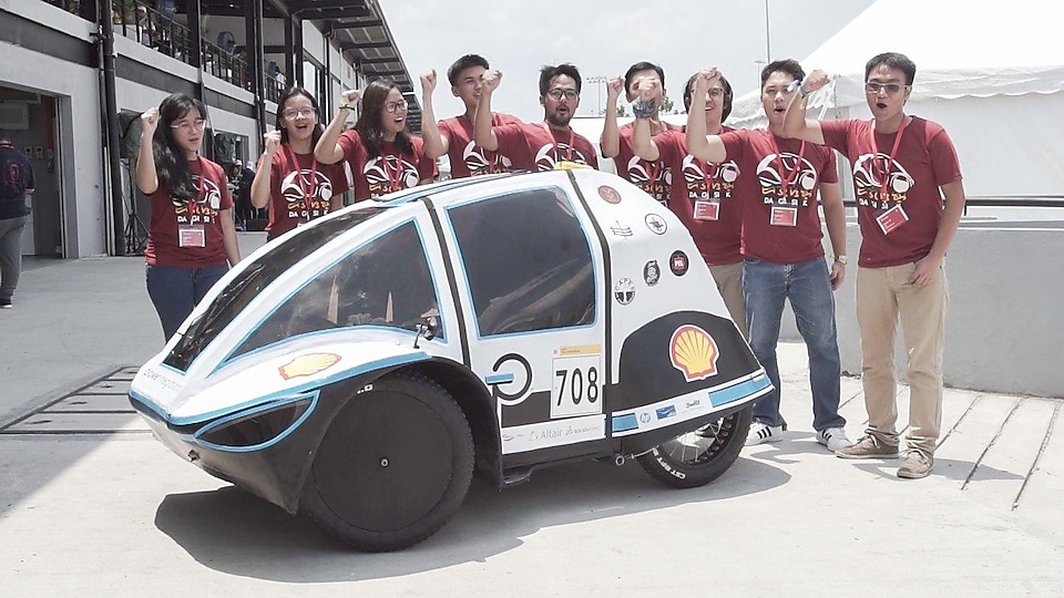 University of the Philippines-Diliman’s Dagisik UP with their UrbanConcept Millage Challenge 8th placer, Siglo 3.0 during the Shell Eco-Marathon Asia 2019