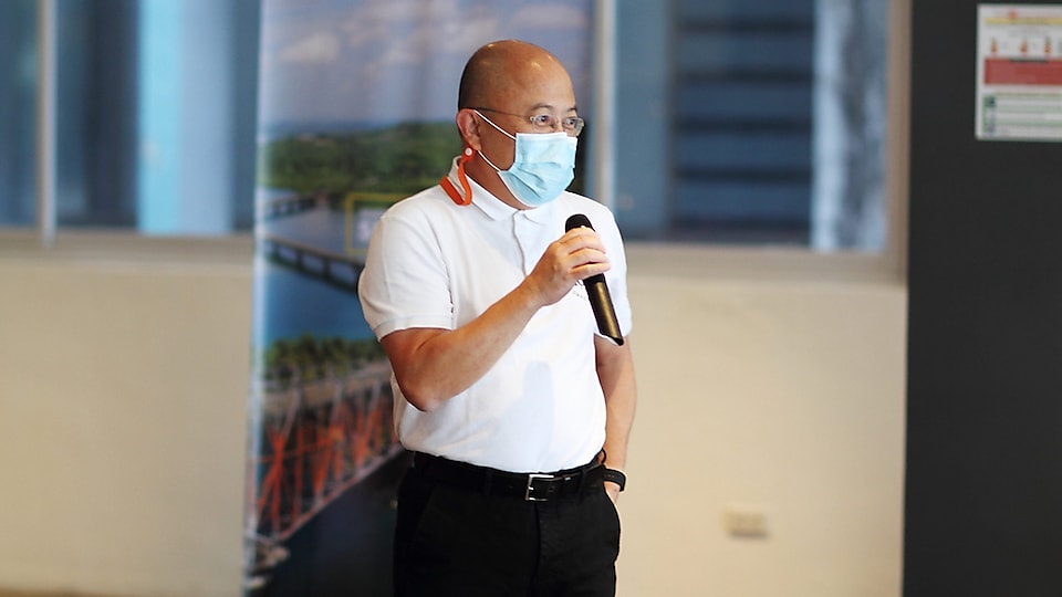 President and CEO of Mazda Philippines Steven Tan welcomes the Shell Fleet Solutions team to Mazda Makati for the Voluntary Carbon Offset Program contract signing.