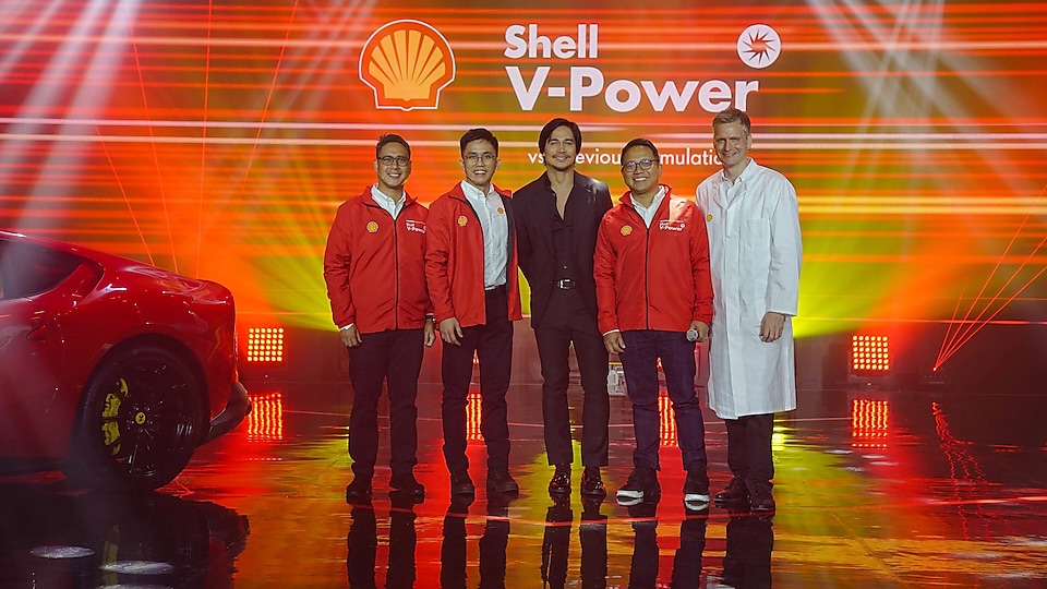 Pilipinas Shell launches the new and improved Shell V-Power that cleans 100% of performance-robbing deposits and restores up to 100% of engine performance.