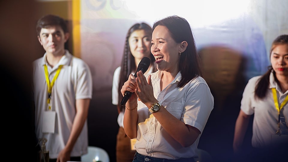 Jackie Famorca, Vice President of Shell Lubricants Philippines, pays tribute to truck drivers and mechanics at the kick-off event of Shell Rimula’s Garahe ng Galing in Don Bosco Makati.