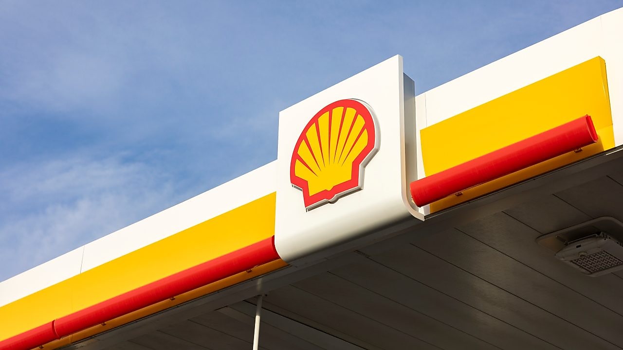 Shell pecten logo on refueling station