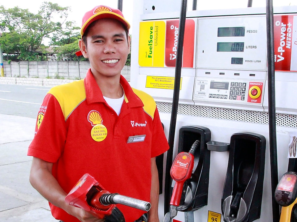 Employee on fuel station
