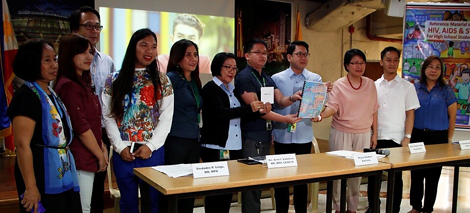 Mayor Bautista with HIV programme partners