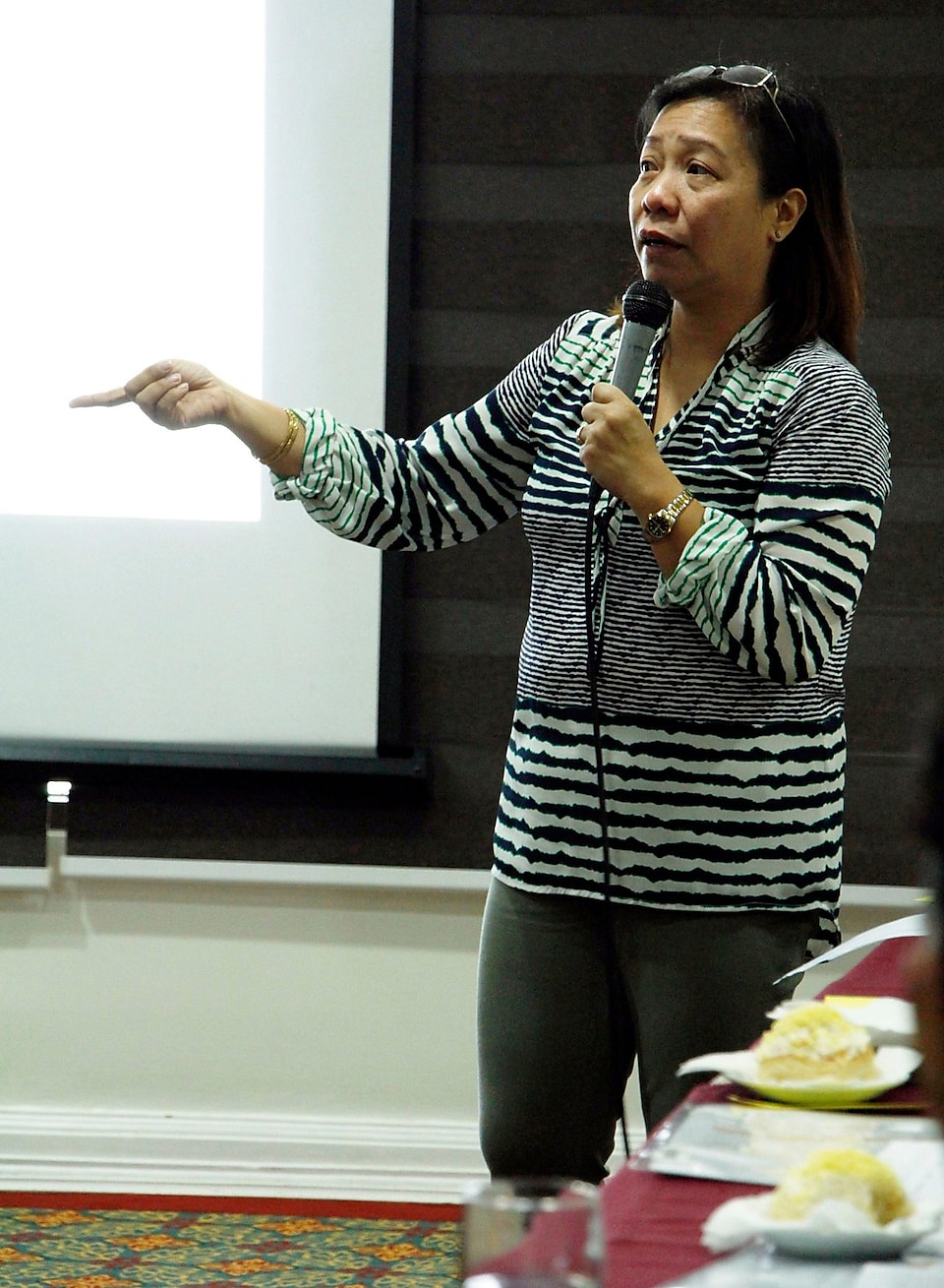 Dra. Stella Flores conducting HIV 101